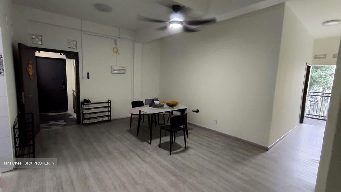 Kitchener Road (D8), Terrace #588817331